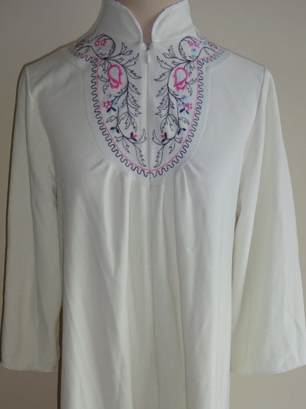 Womens Vintage 1970s Cream Vanity Fair Velour Maxi Lounge Robe Gown M Embroidery